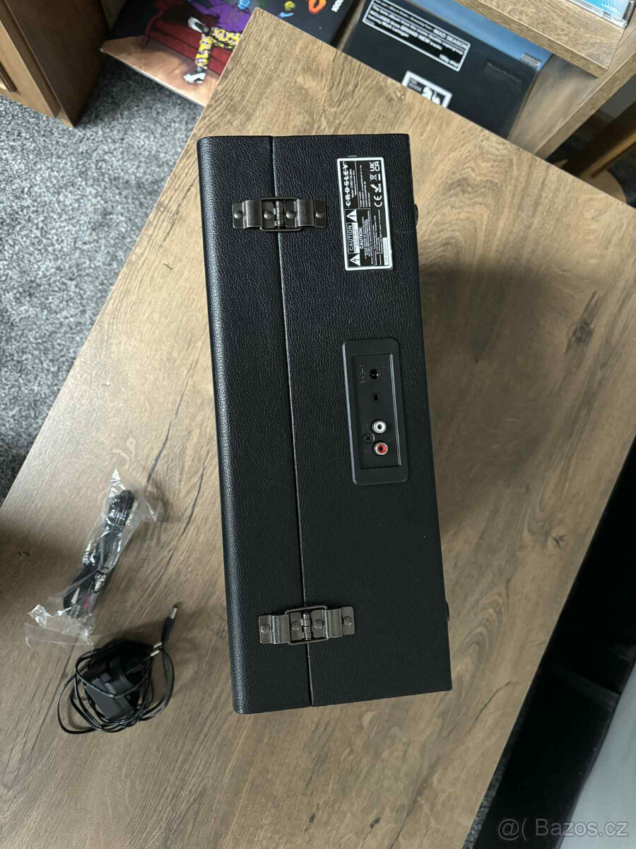 Gramofon Crosley Voyager BT černý - 4