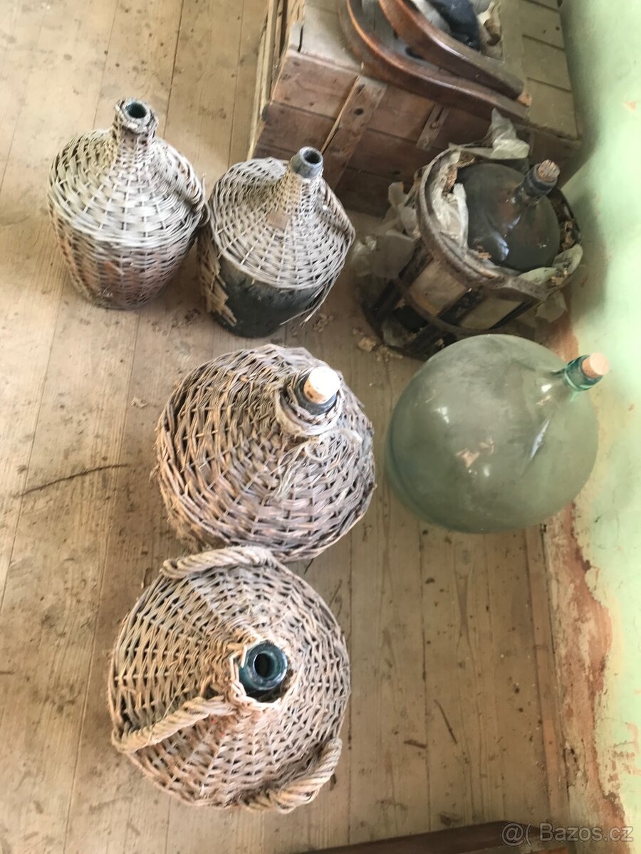 starožitné skleněné demižony z pozůstalosti z rodinného vina - 4