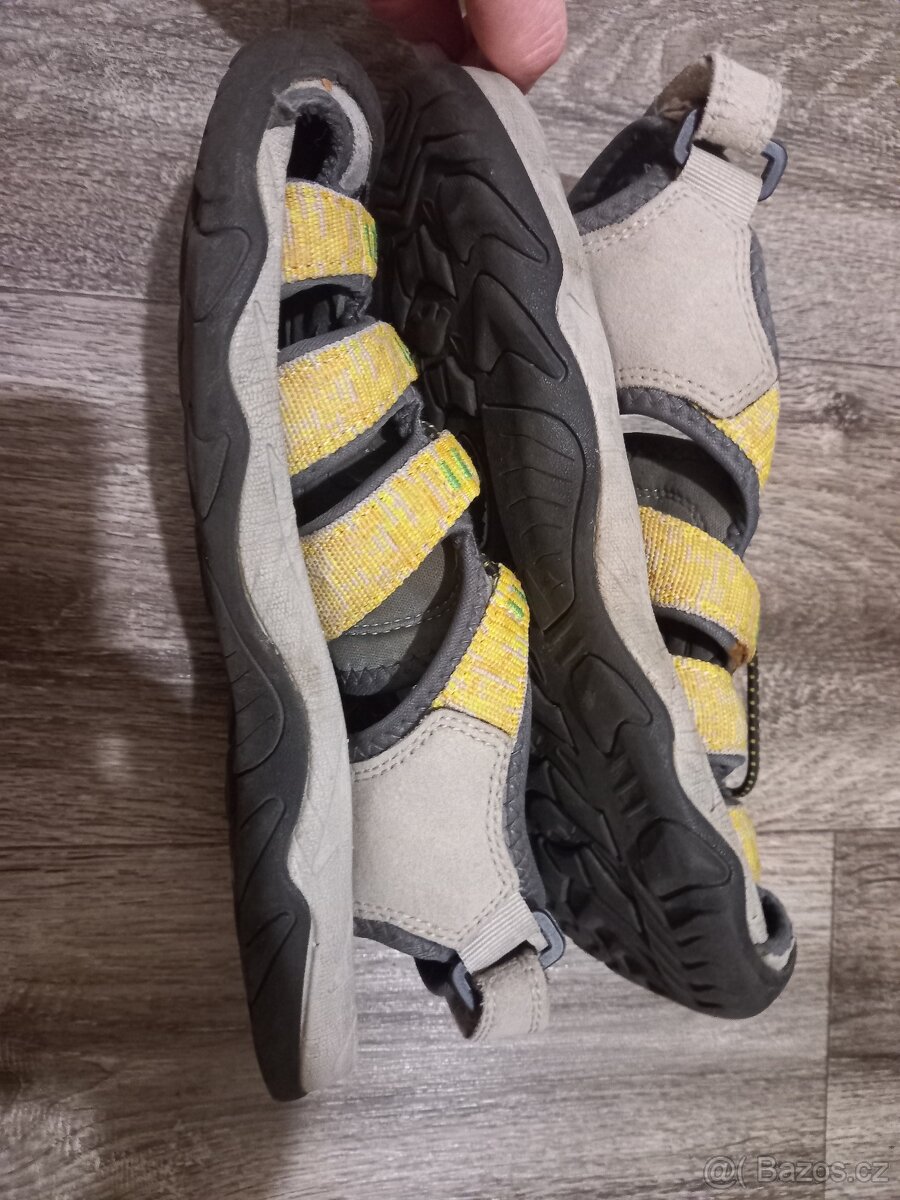 Sandály s krytou špičkou vel. 37 žlutošedé - 4