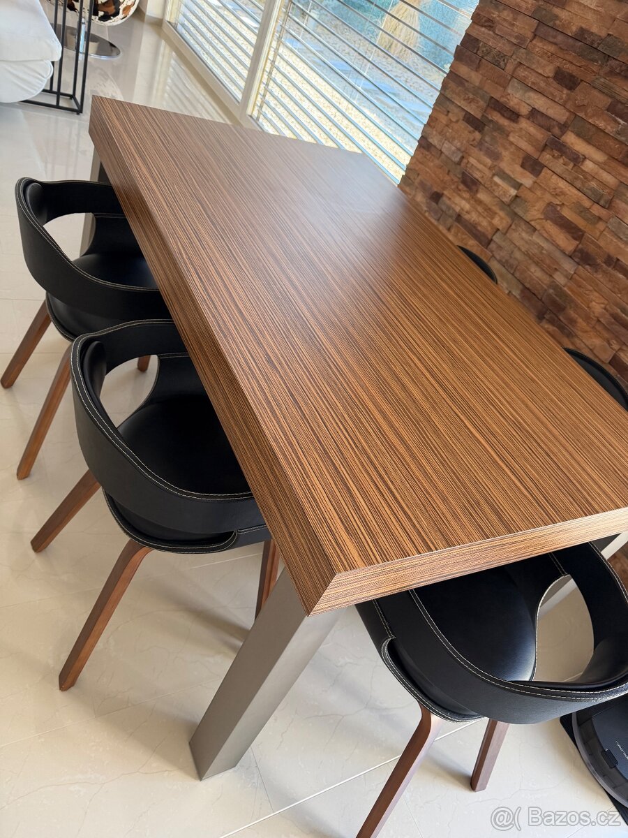 Jídelní stůl a křesla - 4