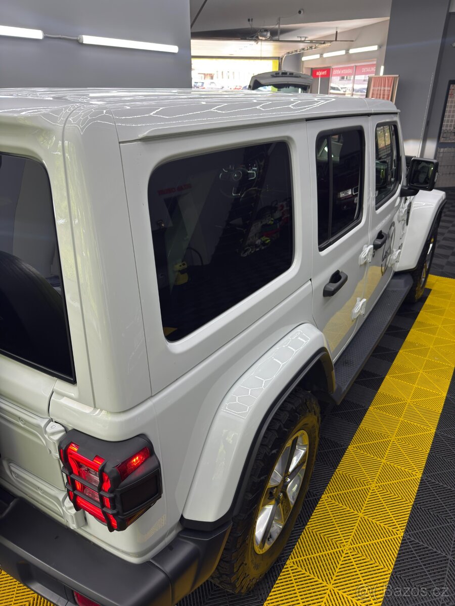 Prodám Jeep Wrangler SAHARA 2.0T 4x4 DPH
