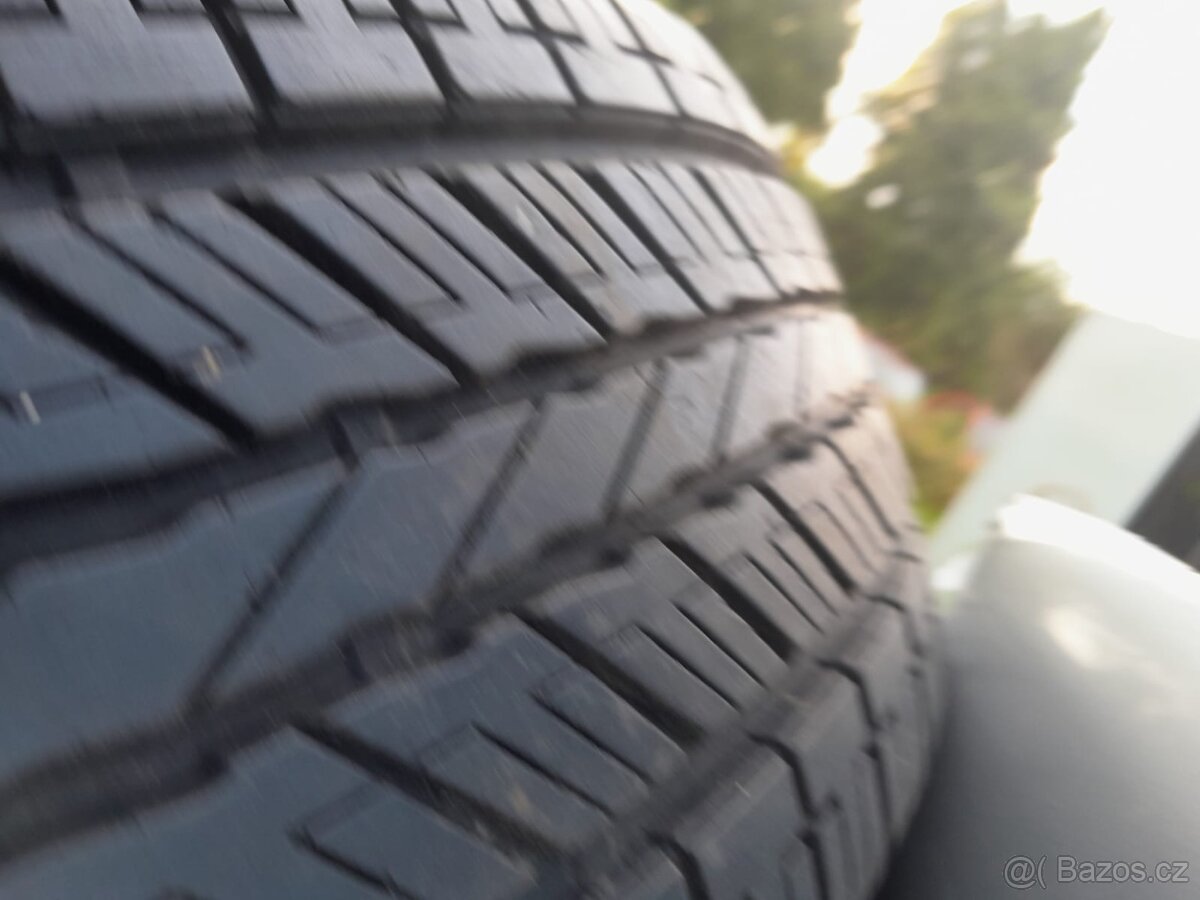 Offroad 4x pneu 235x75x15 včetně ALU disku