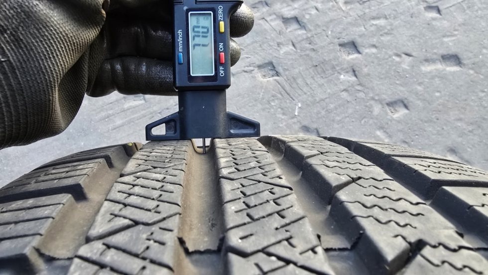 Zimní pneu 235/40/18 Continental - 4