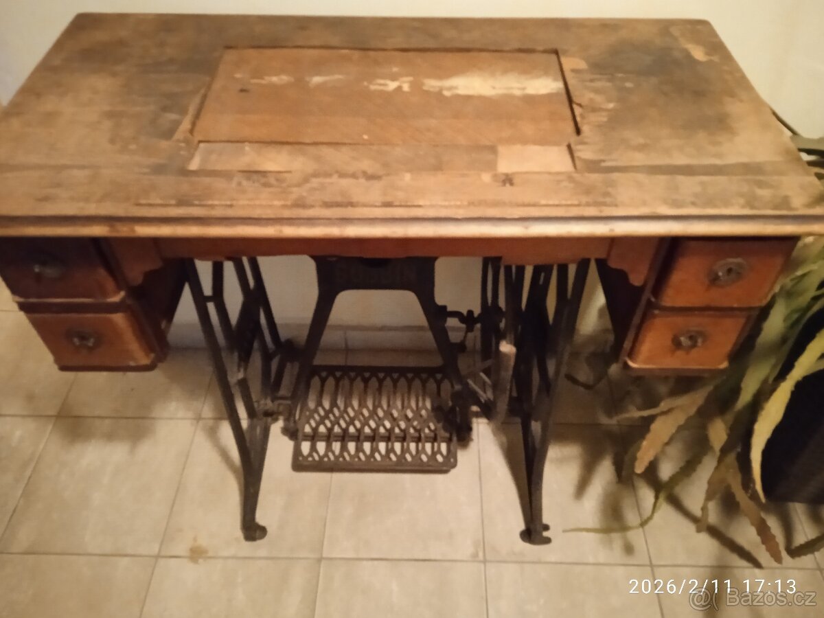 Starý šicí stroj - 4