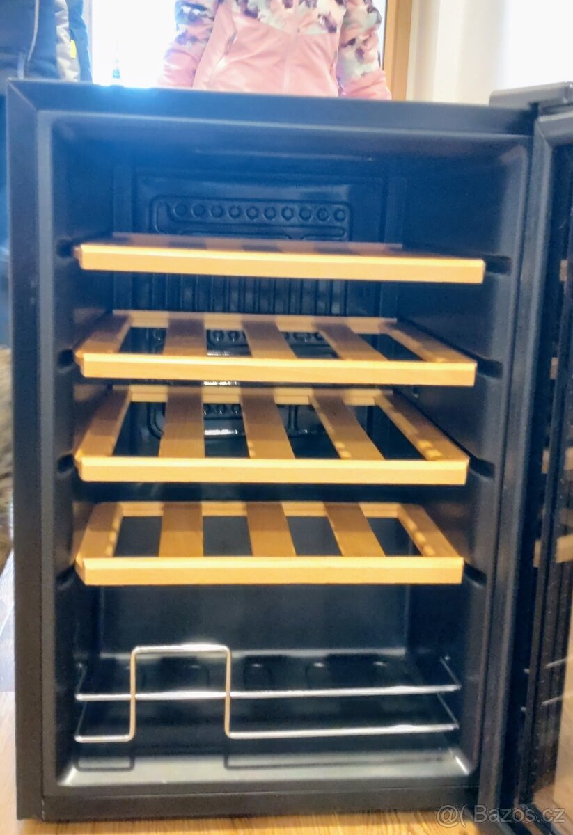 Vinotéka Philco PW 20KF - 4