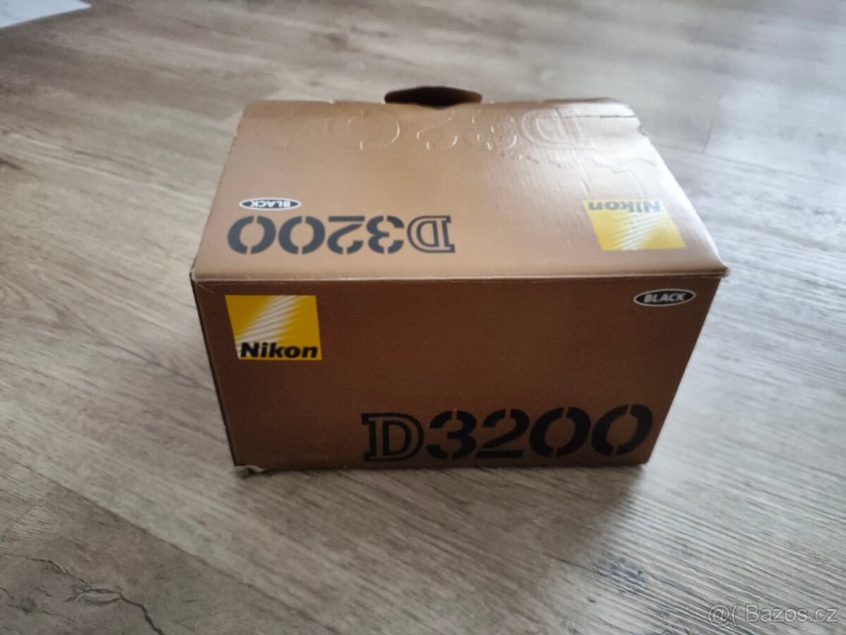 Nikon D3200, nabíječka + dvě baterky - 4