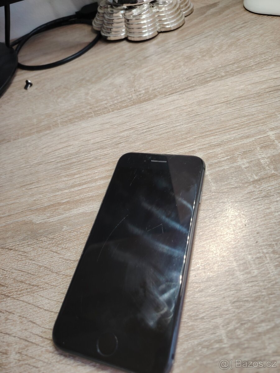 Apple iPhone 8 64gb dobrý stav - 4