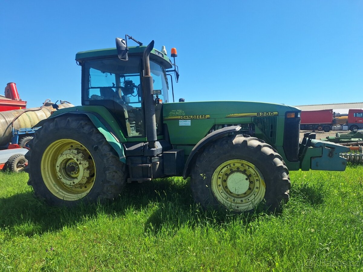 JOHN DEERE 8200 4X4 - 4