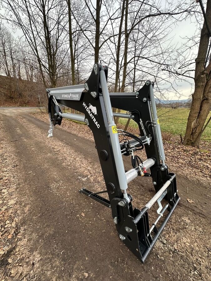 Čelní nakladač na traktor HYDRATRAC 1600 - 4