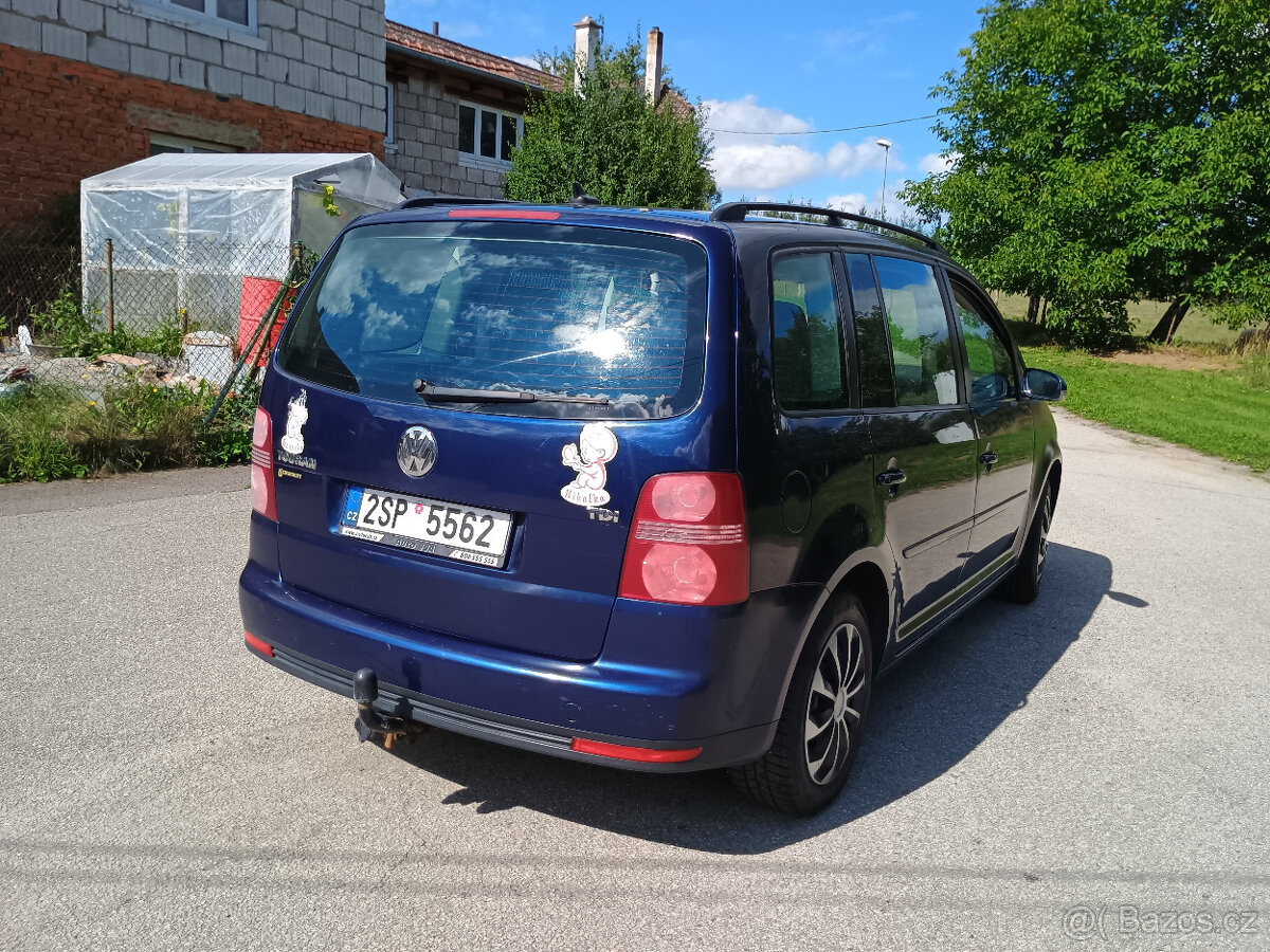 VW Touran 1,9TDI,77kw,r.2007,závěs - 4