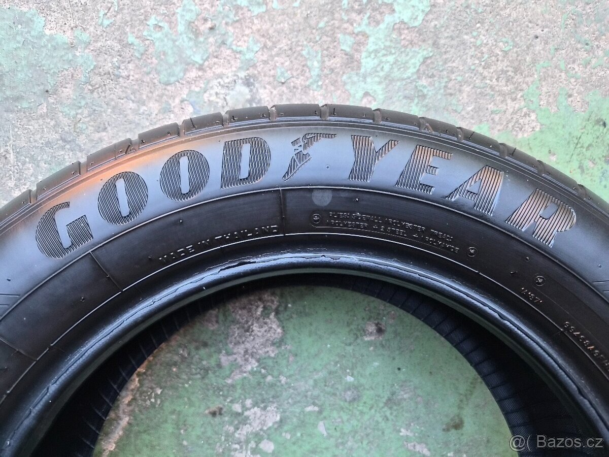 Pár letních pneu GoodYear Efficient Grip Compact 185/65 R15 - 4