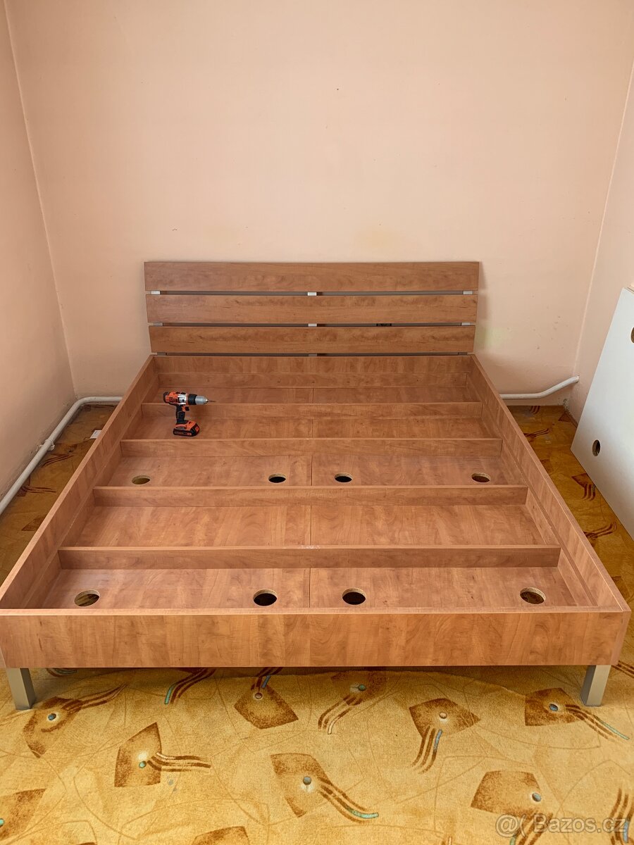 Manželská postel + TV stolek (zakázková výroba) - 4