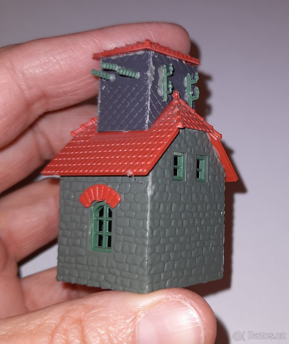 Trafostanice k mašinkám, do kolejiště TT - 4