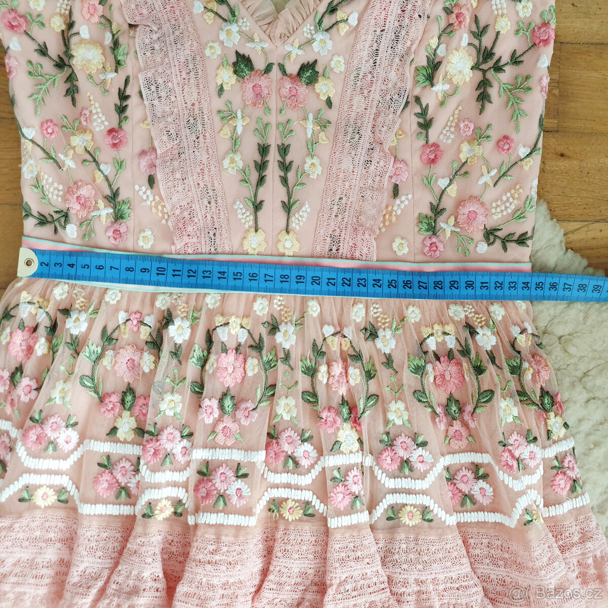 Luxusní merunkové vyšívané šaty - 4