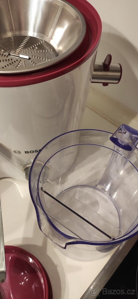 Odšťavňovač Bosch 700W - 4