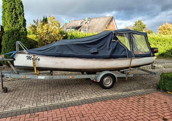 Kajutová loď s motorem - 4