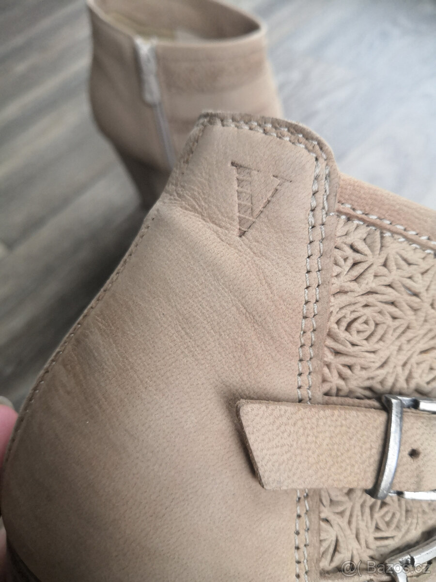 Béžové kožené kotníkové boty - 4
