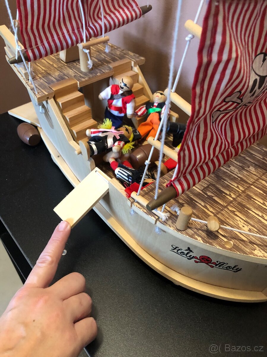 Dřevěná loď hračka s figurkami - 4