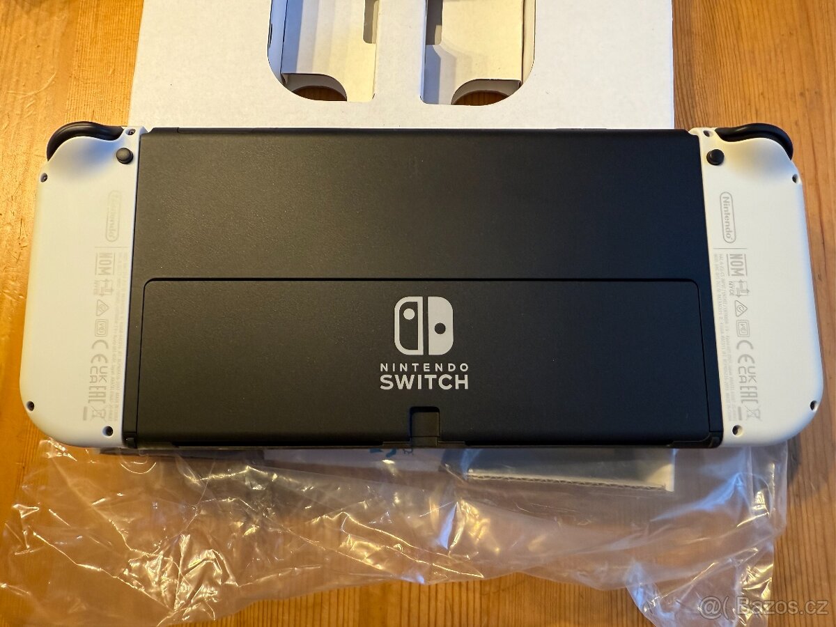 Nintendo Switch OLED 7" 64GB White dock - 4