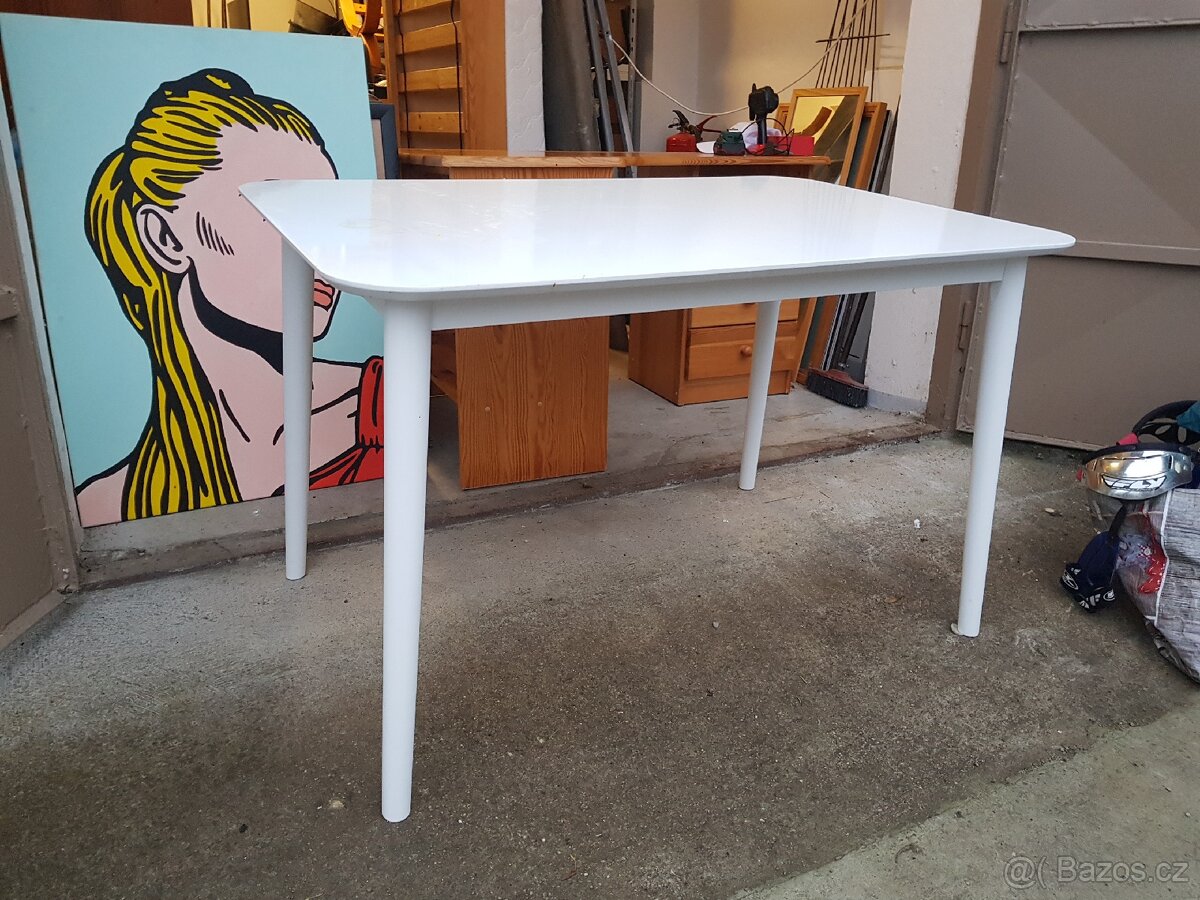 Jídelní stůl - 4