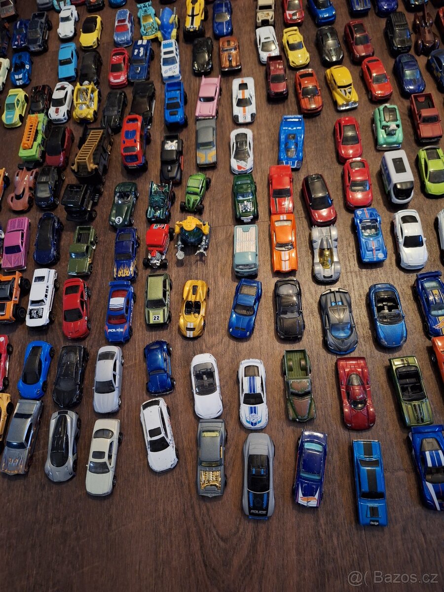 Hotwheels a matchbox autíčka - 324 ks - 4