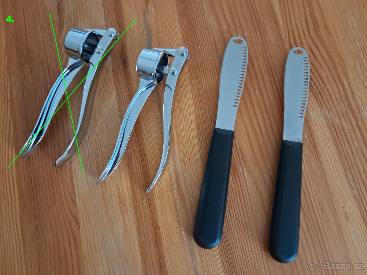 Prkénko, držáky, potrav. sáčky, lis na česnek a nůž na máslo - 4