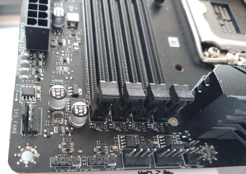 MSI MAG Z790 TOMAHAWK WIFI - 4