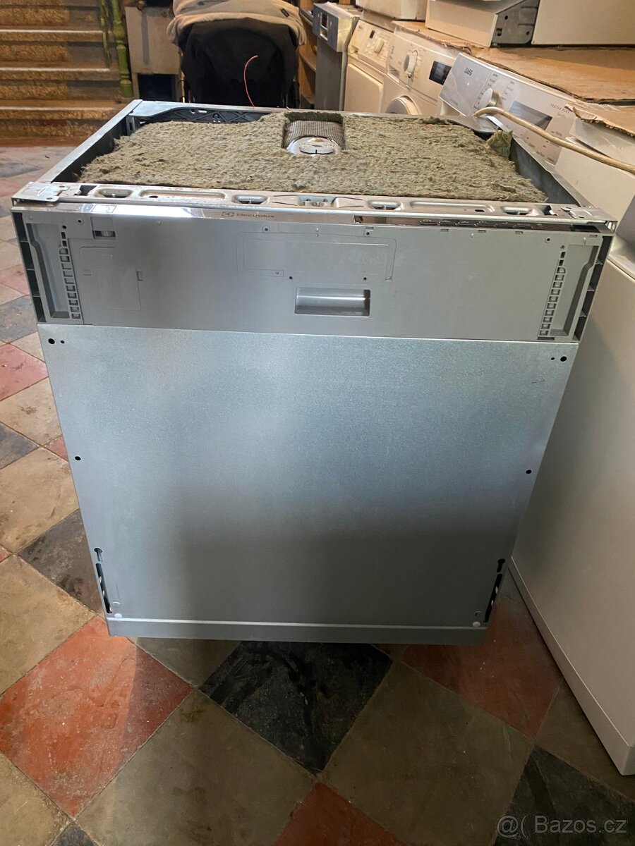 Plně integrovaná myčka zn. Electrolux - 4
