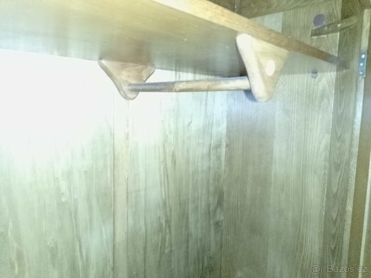 Dubová šatní skříň - 4