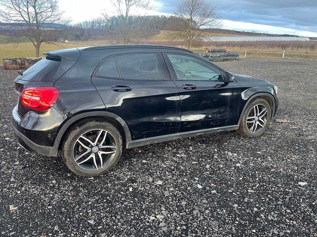 Mercedes GLA 220d - 4