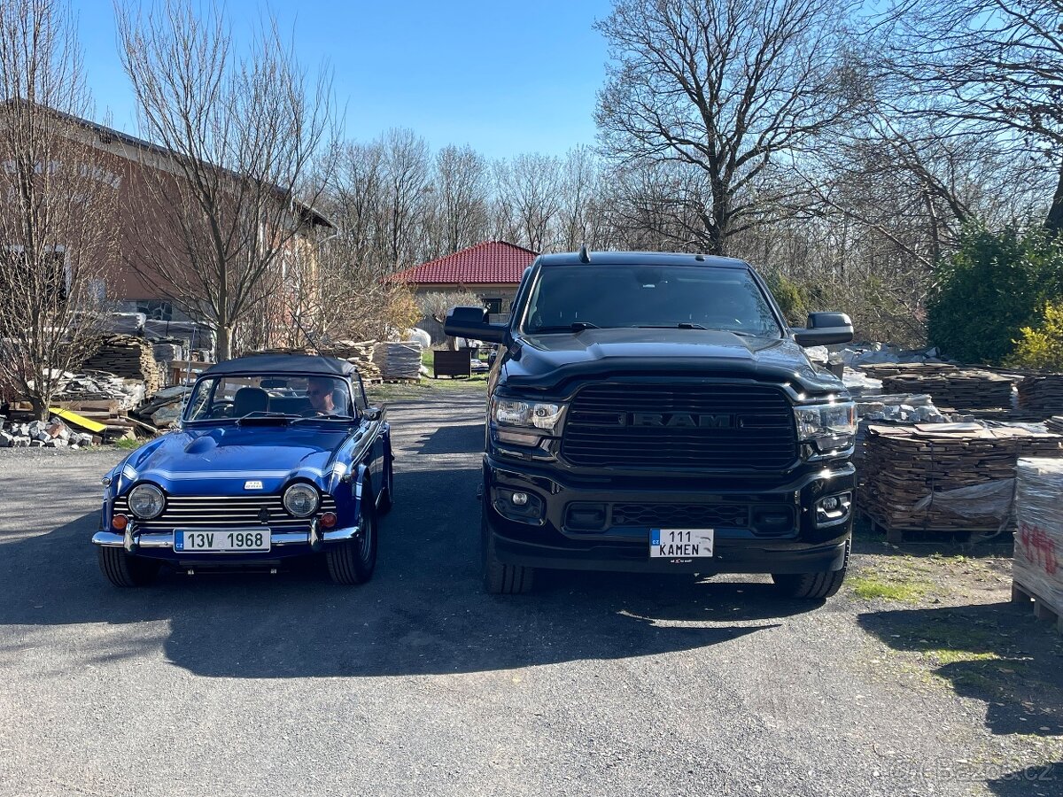 DODGE RAM 2500 BLACK EDDITION