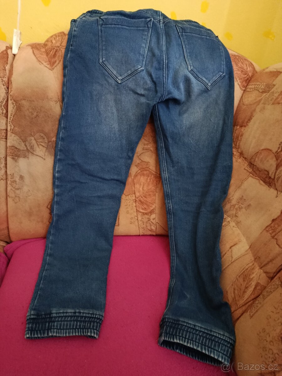 Chlapecké džíny a zimní čepice - 4