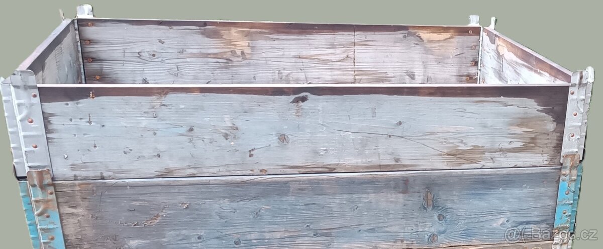 DŘEVĚNÝ VYVÝŠENÝ ZÁHON - 4