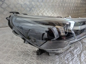 TOYOTA HILUX VIII LIFT 20- LAMPA PRAVA