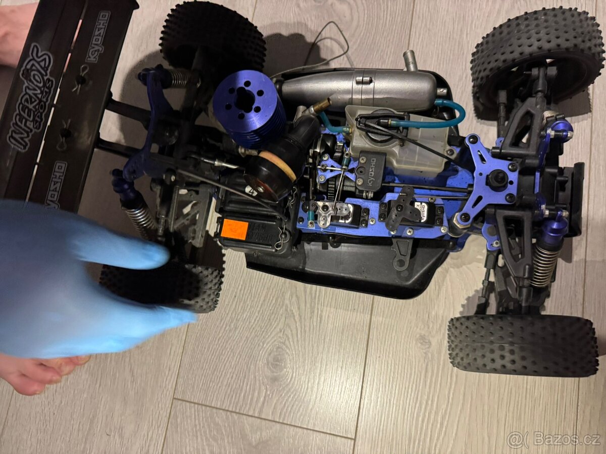 RC auto na benzín - 4