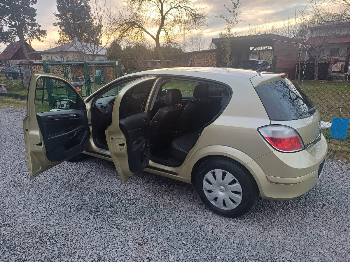 Benzínová Opel Astra 1.6 16V Twinport - 4