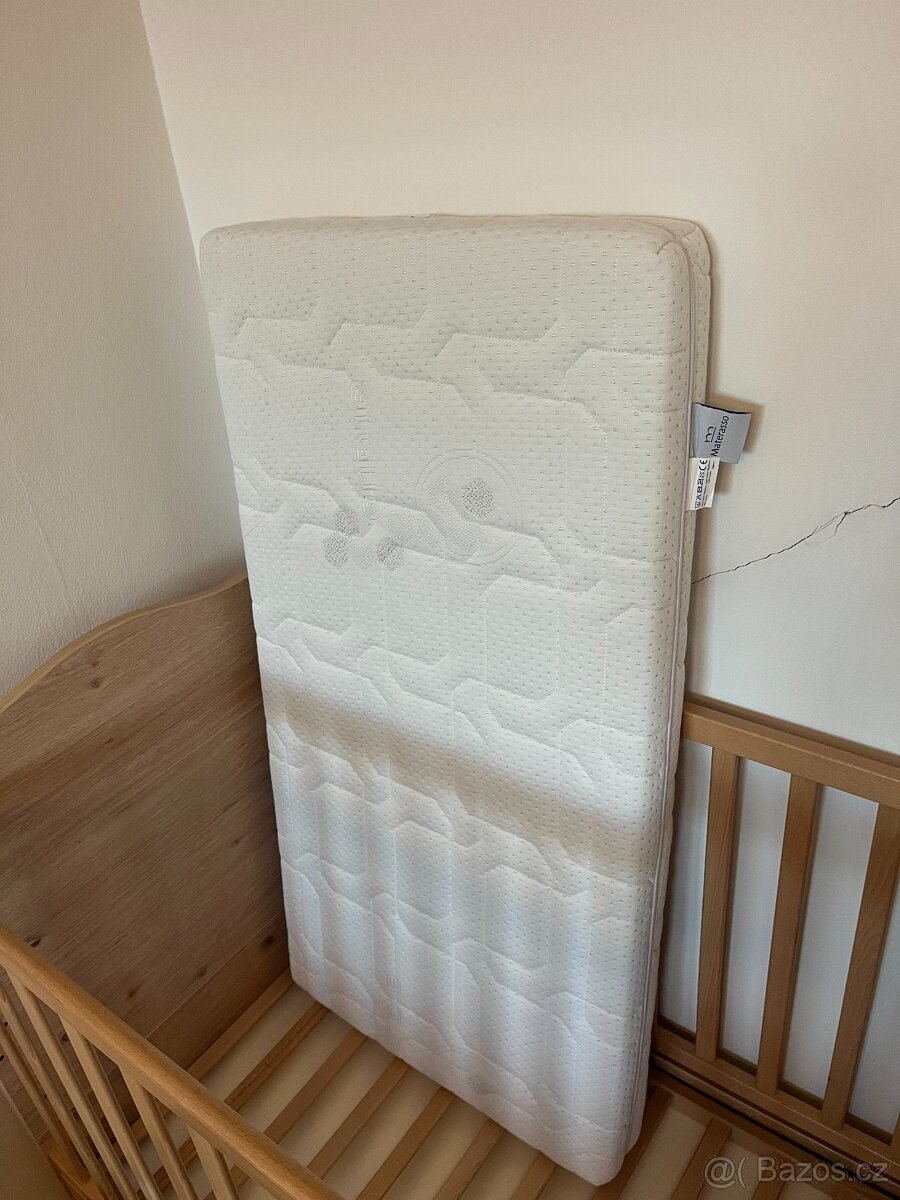 Dětská postýlka s přebalovacím pultem + matrace - 4