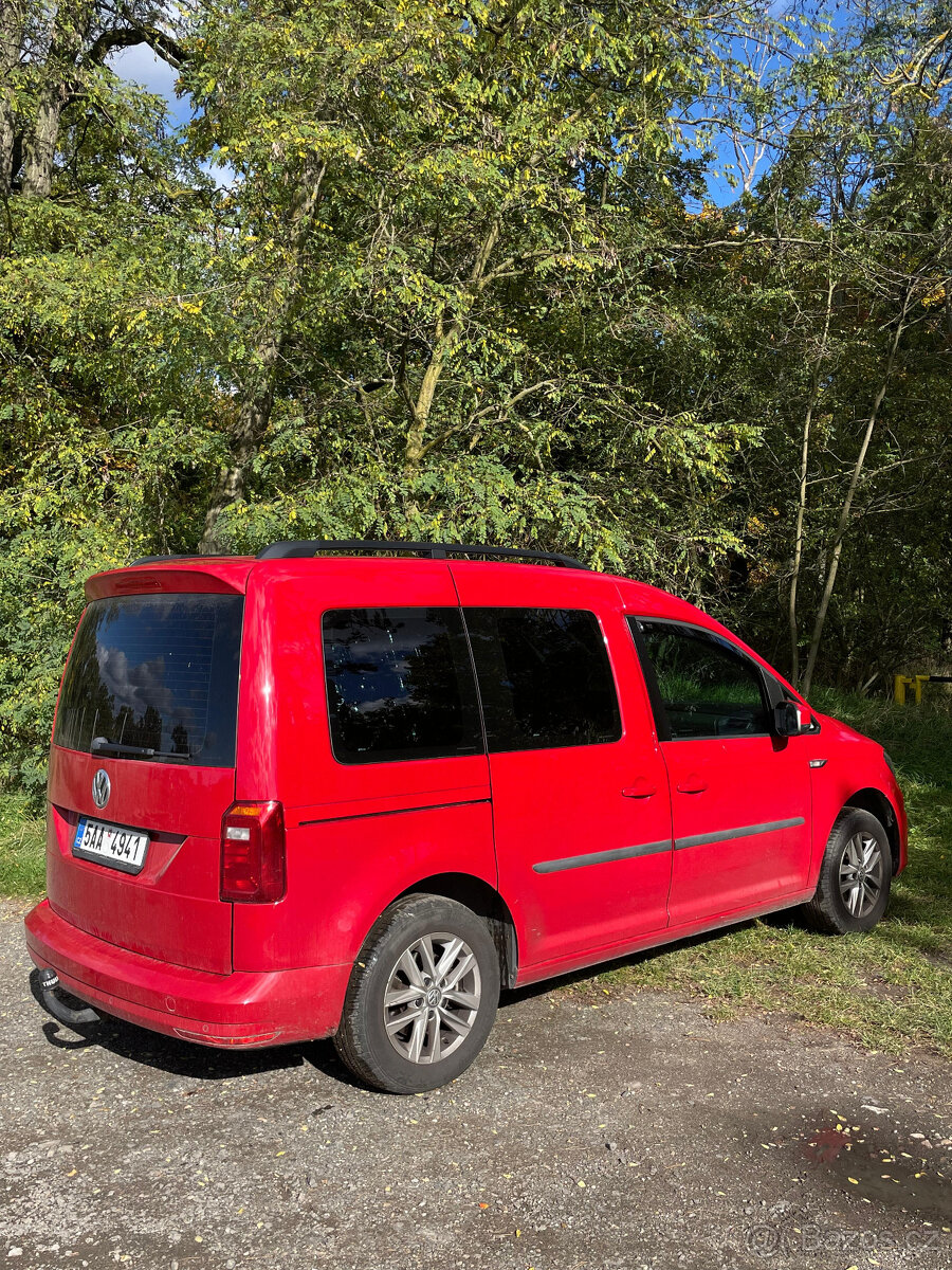 VW Caddy Life Tramper 2.0 TDI 75 KW-spací vestavba - 4
