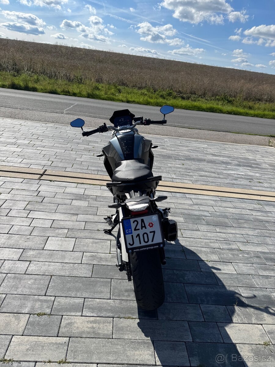 F 900 R - 4