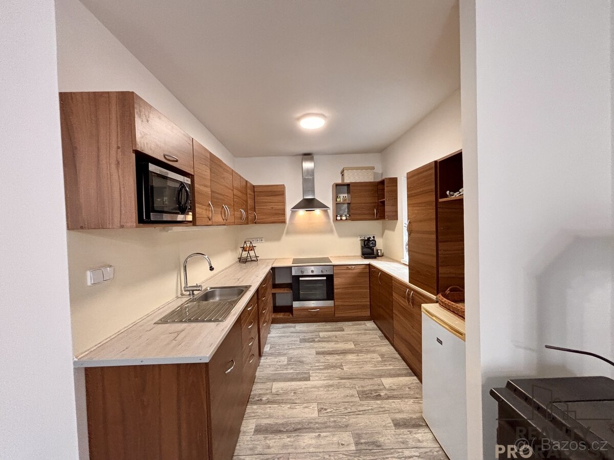 Prodej chaty 4+kk 133 m2, pozemek 728 m2, k celoročnímu bydl - 4