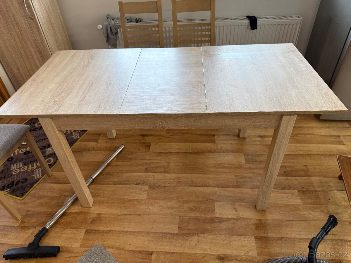 Jídelní stůl - 4