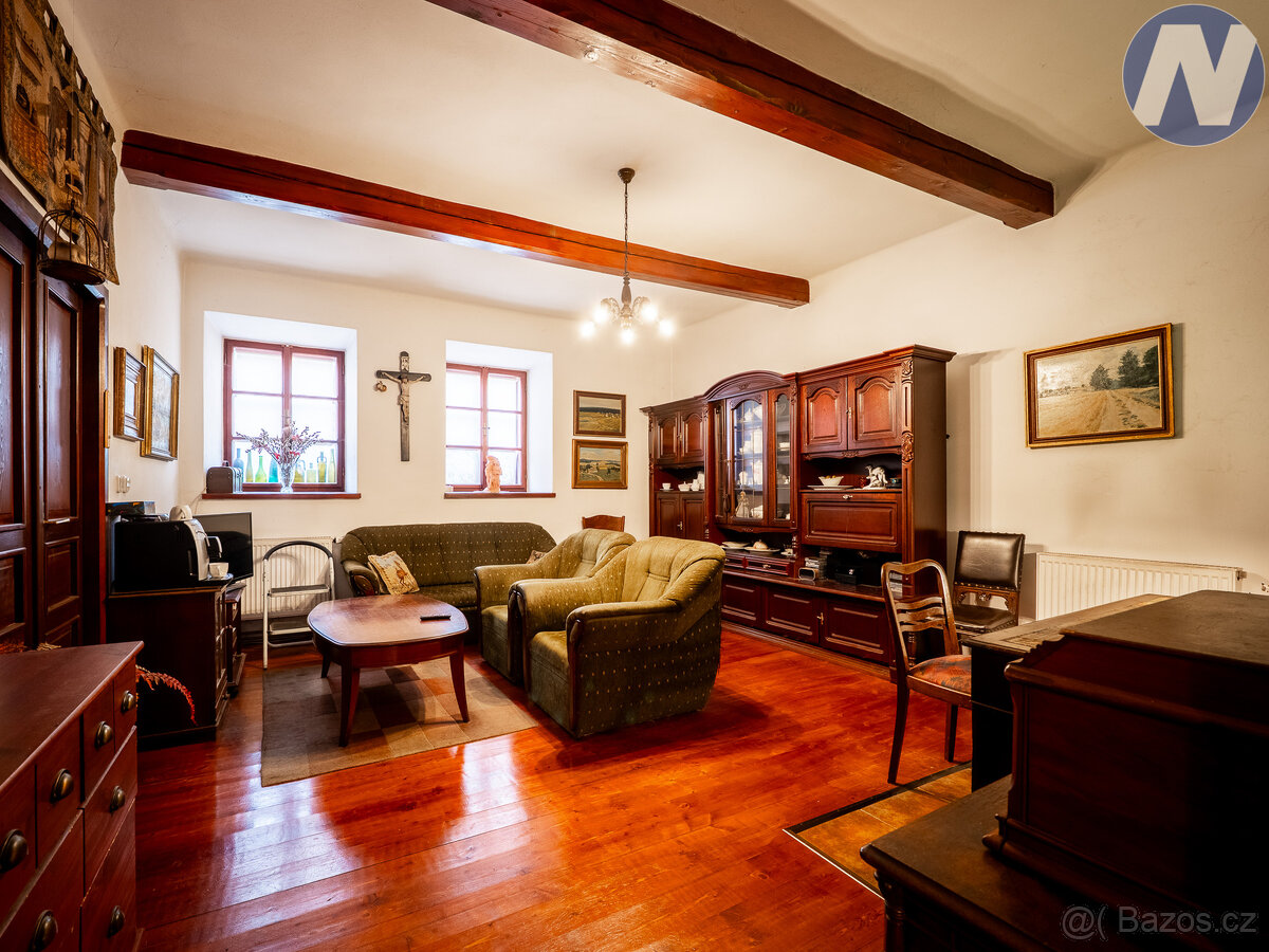 Prodej unikátního rodinného domu 388 m2, Pozemek 549 m2 - 4