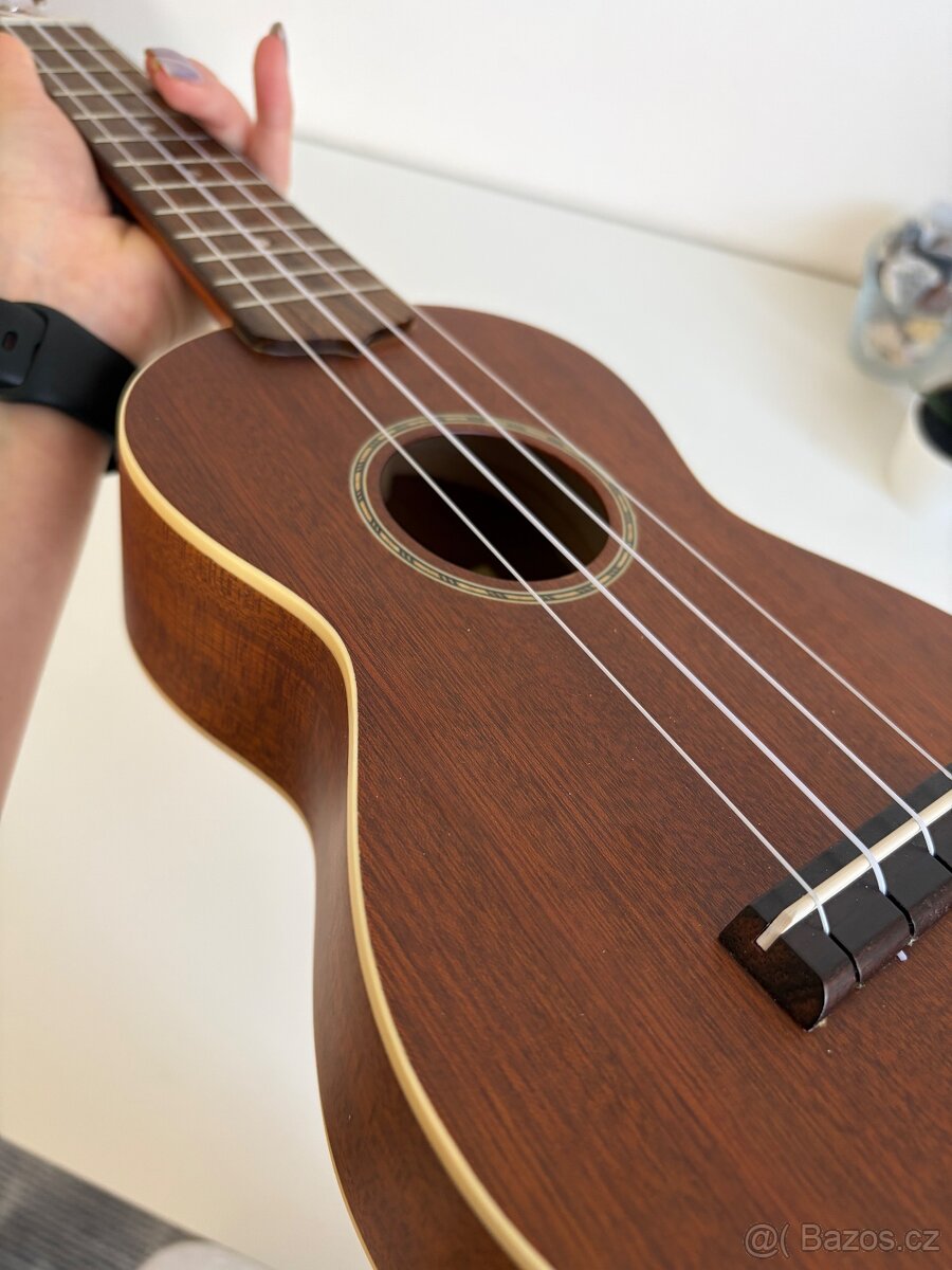 Mahagonové ukulele - 4