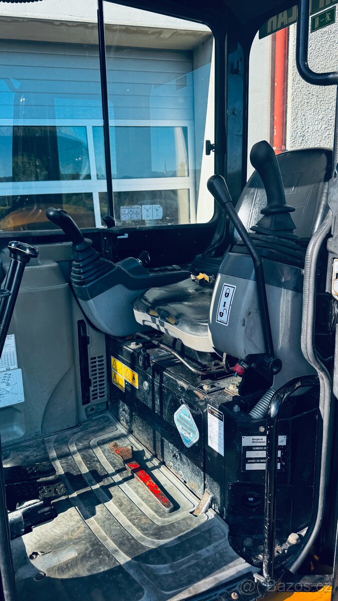 Bagr CAT 305C - 4
