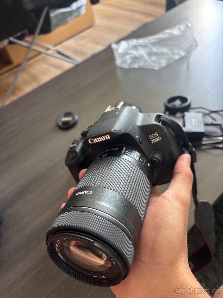 Canon eos 700D 4 objektivy a blesk - 4