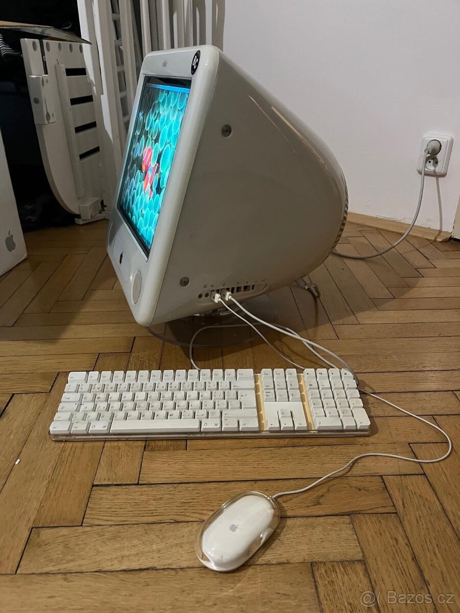 Stolní počítač Apple eMac 2001 - 4