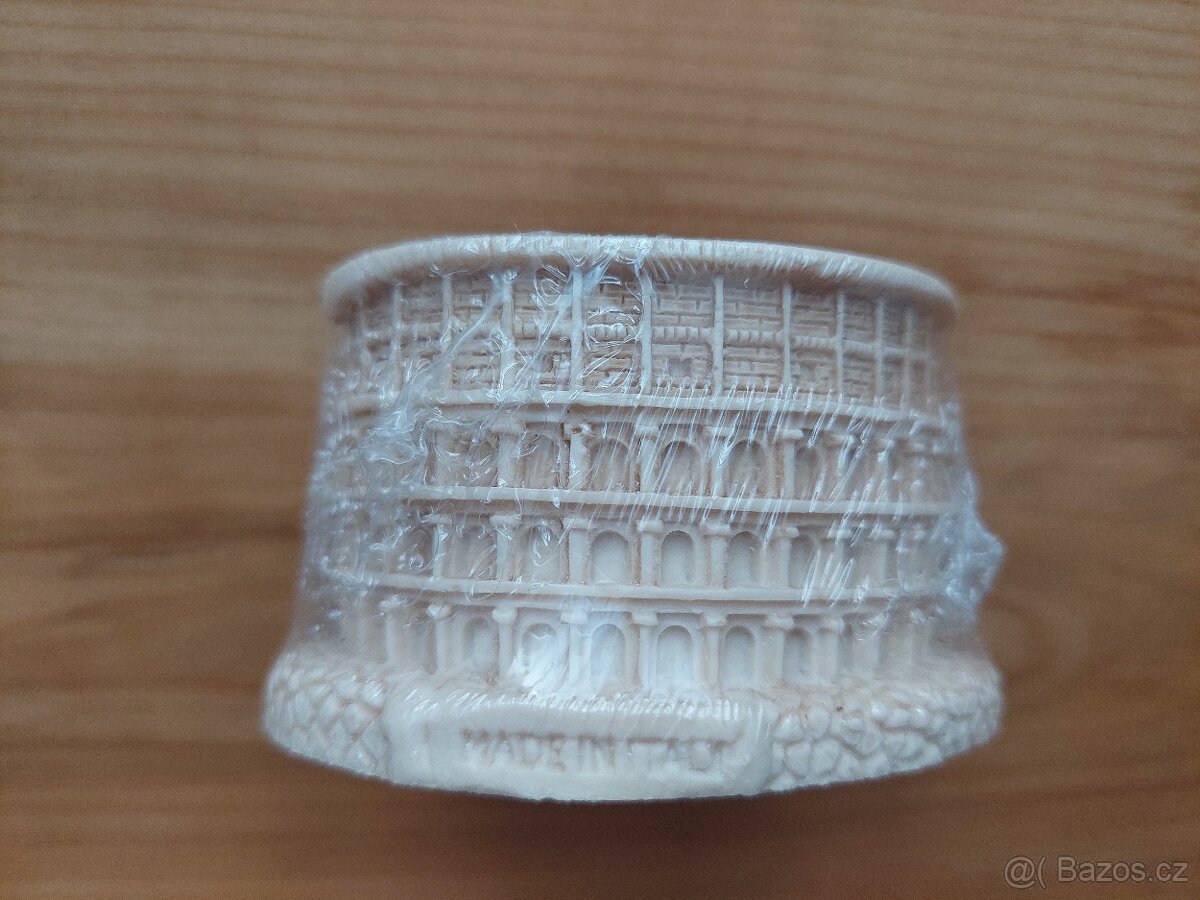 Mramorová zmenšenina kolosea Řím - koloseum v Římě, Itálie - 4