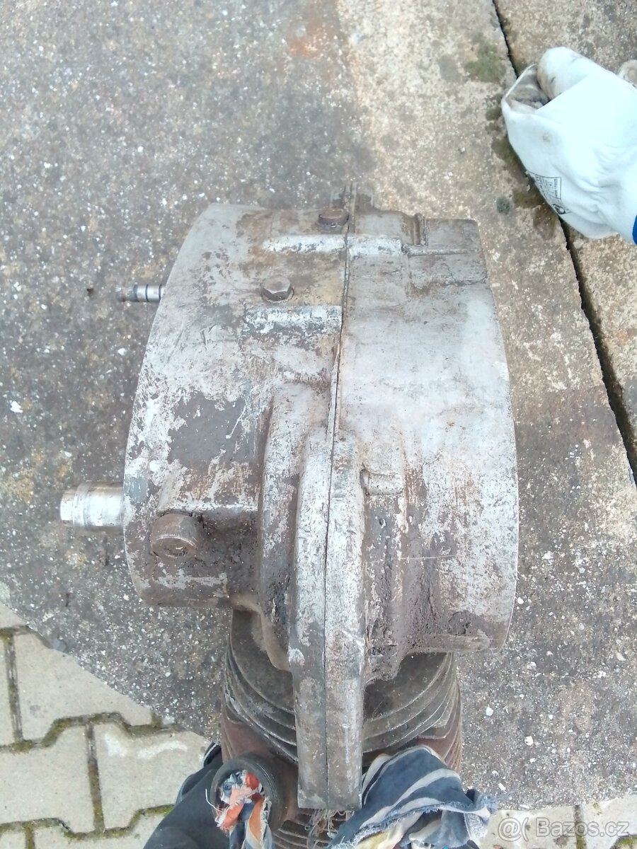 Motor ČZ 175 skútr prase - 4