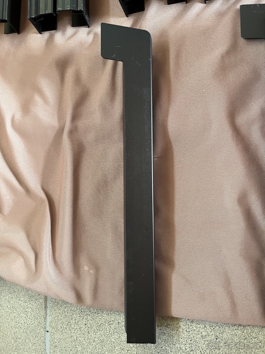 Gutmann - podomítkové krytky parapetu - 4