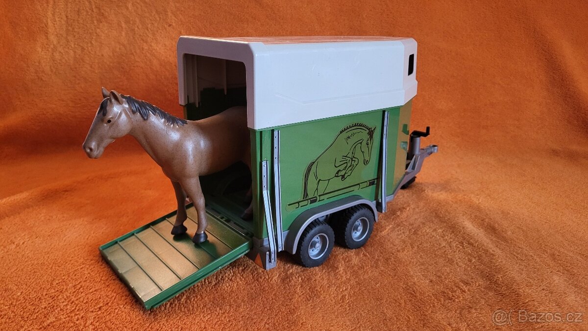 BRUDER Přepravník (zelený) + kůň a kráva (Měřítko 1:16) - 4